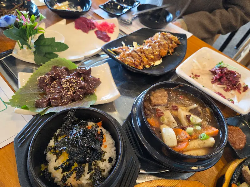 푸짐한 말고기 한 상 차림