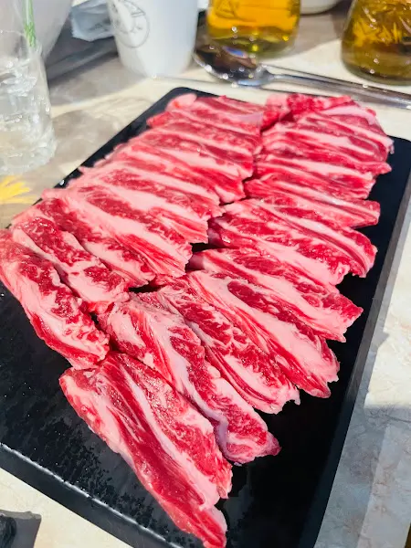 신선함이 살아있는 숙성 생갈비의 자태