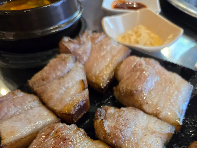 노릇노릇 익어가는 삼겹살