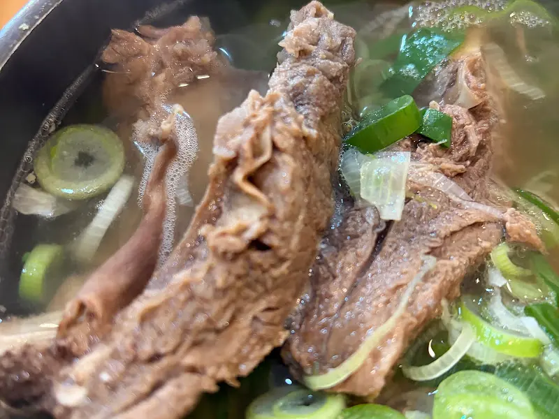 갈비탕에 들어있는 갈비 클로즈업
