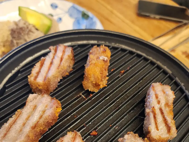 개인 화로 위에서 익어가는 규카츠