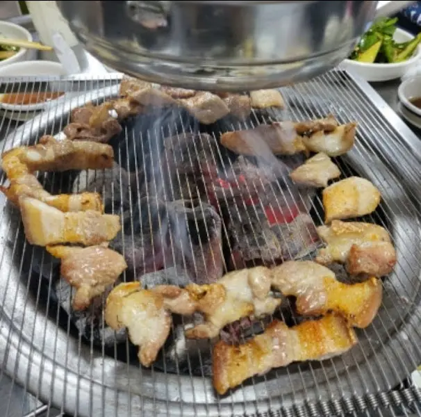 고기 굽는 모습