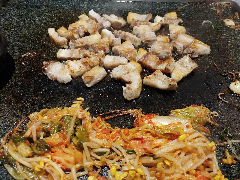 제육볶음 굽는 모습