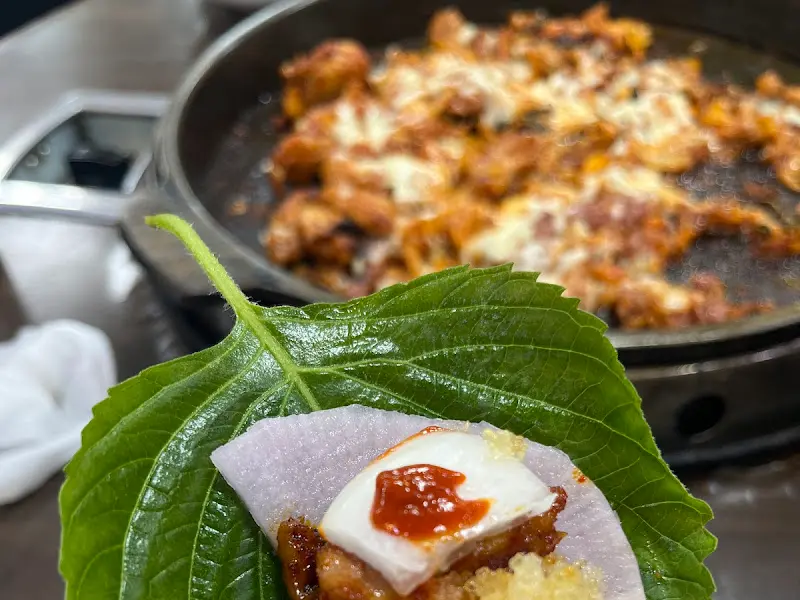 알쌈에 싸먹는 닭갈비