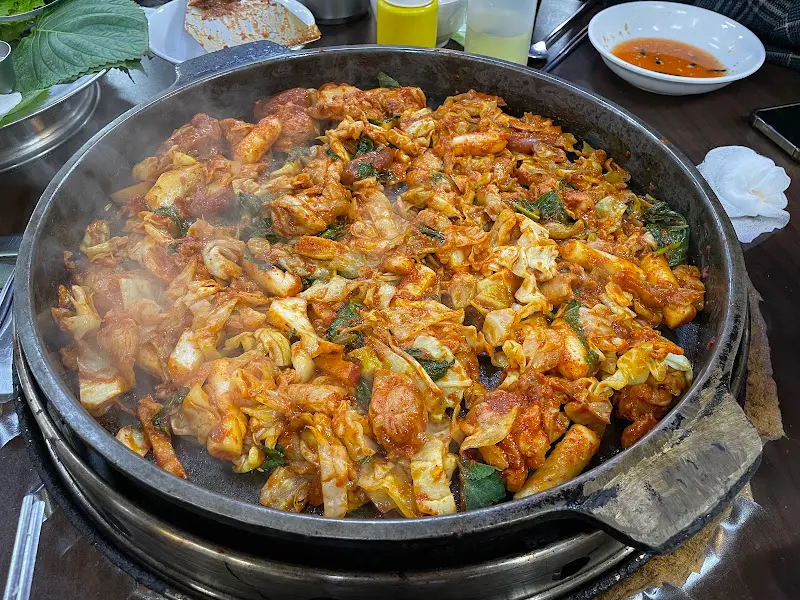 잘 볶아진 닭갈비