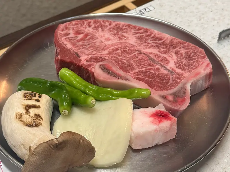 묵직한 존재감을 자랑하는 꽃등심