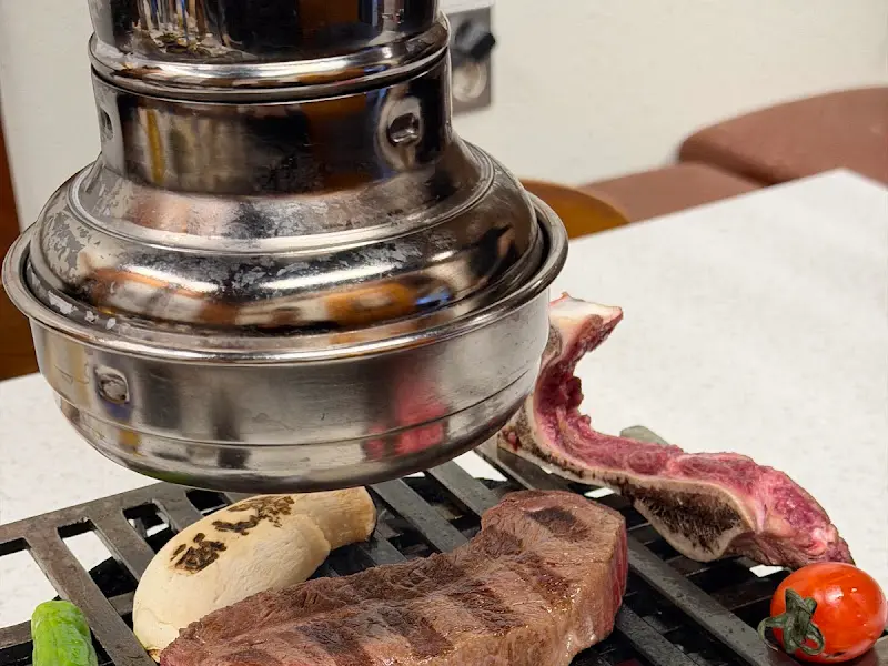 한우와 곁들여 먹는 구운 야채