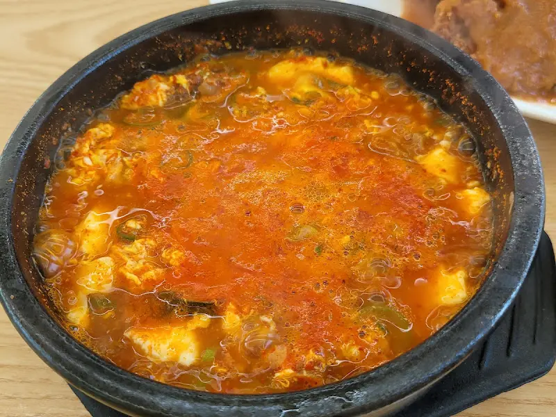뚝배기에 담긴 순두부찌개