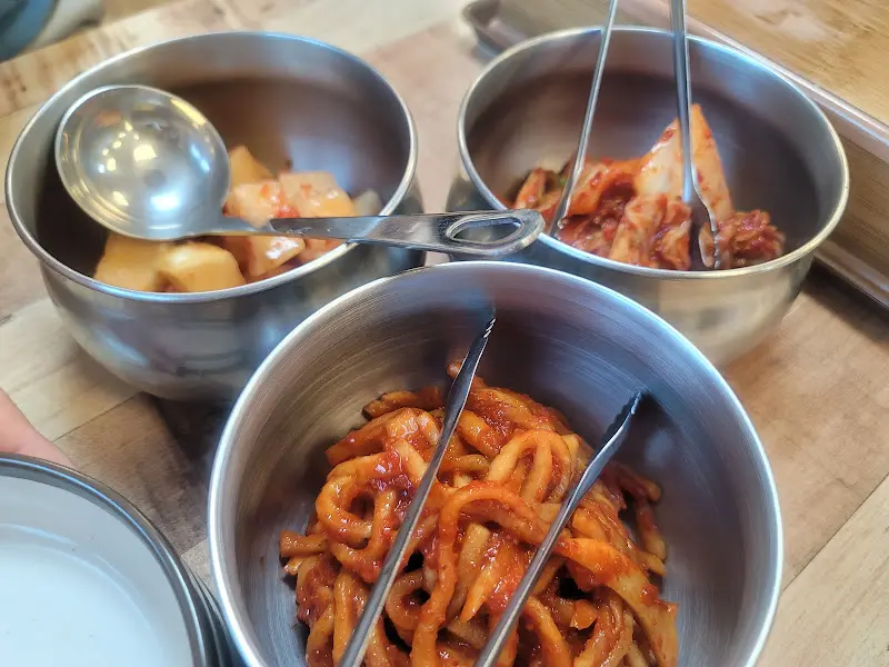 넉넉한 밑반찬 인심