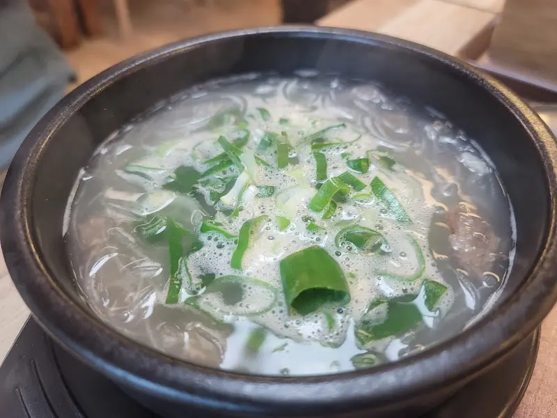 파가 듬뿍 올라간 곰탕