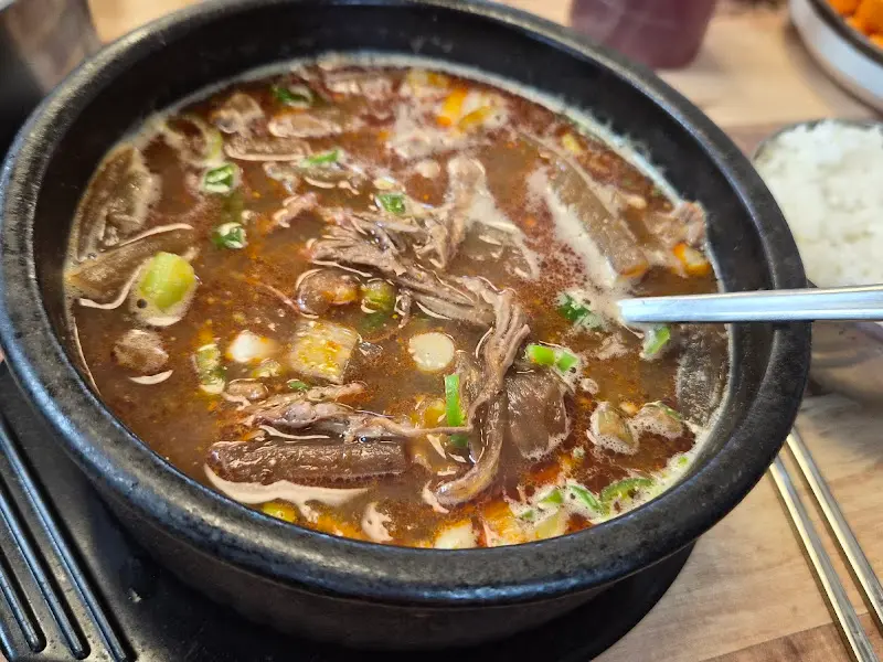 고기가 듬뿍 들어간 곰탕