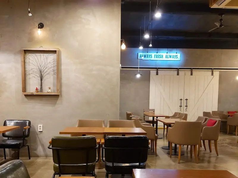 카페 내부 인테리어