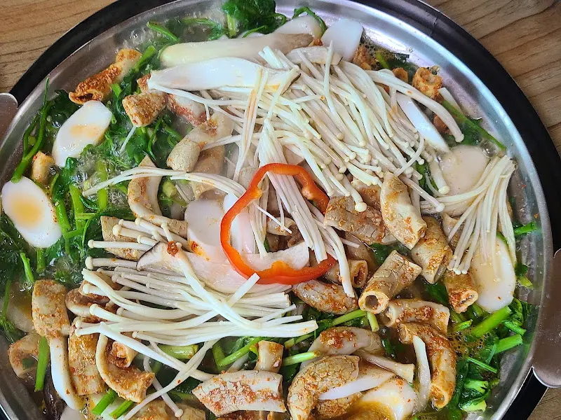 신선한 재료가 듬뿍 들어간 소곱창전골