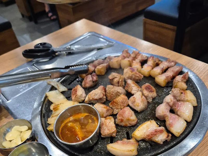 맛있게 구워진 흑돼지