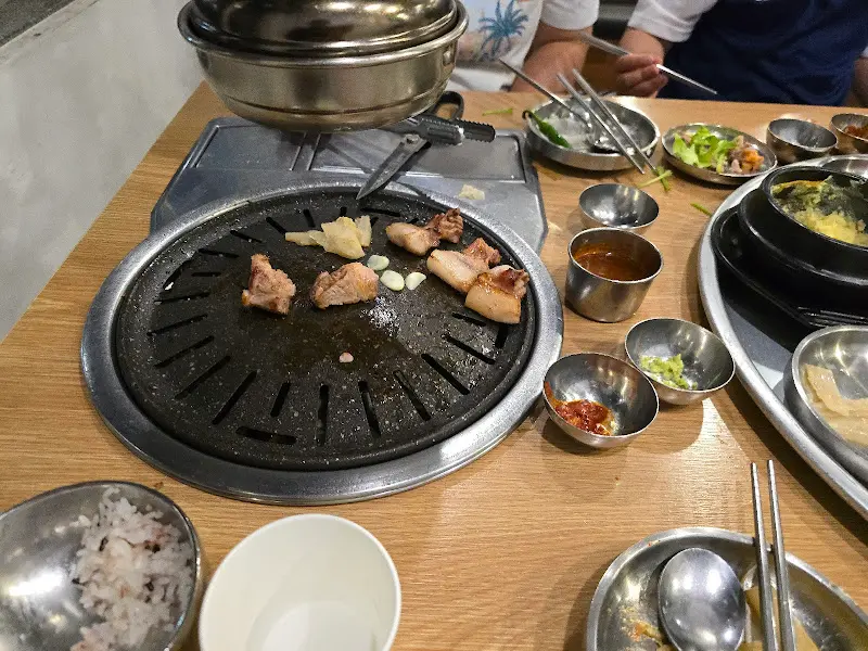 불판 위의 흑돼지