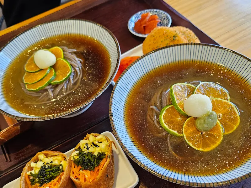 청귤소바와 톳유부초밥