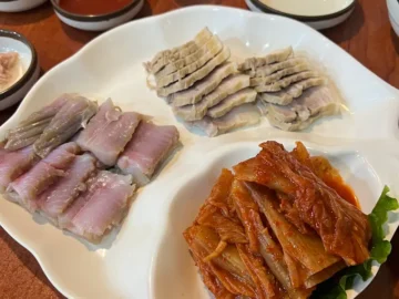 혼밥러의 봉천역 홍어 삼합 정복기! 가성비 넘치는 서울 맛집 탐험