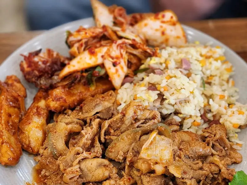 다담뜰 뷔페에서 담아온 음식