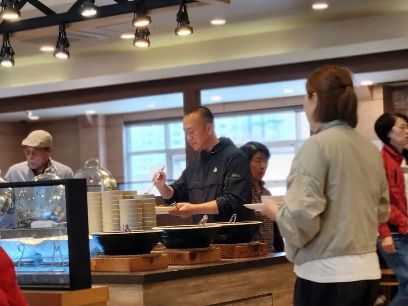 음식을 담는 사람들