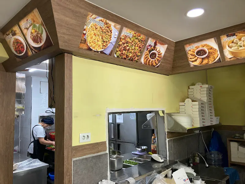 엄지네 꼬막집 주방 내부