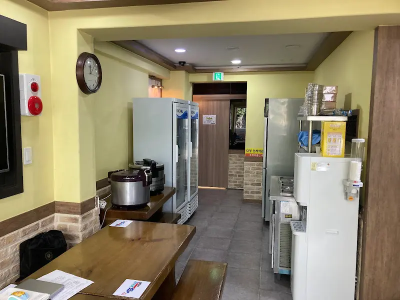 엄지네 꼬막집 내부