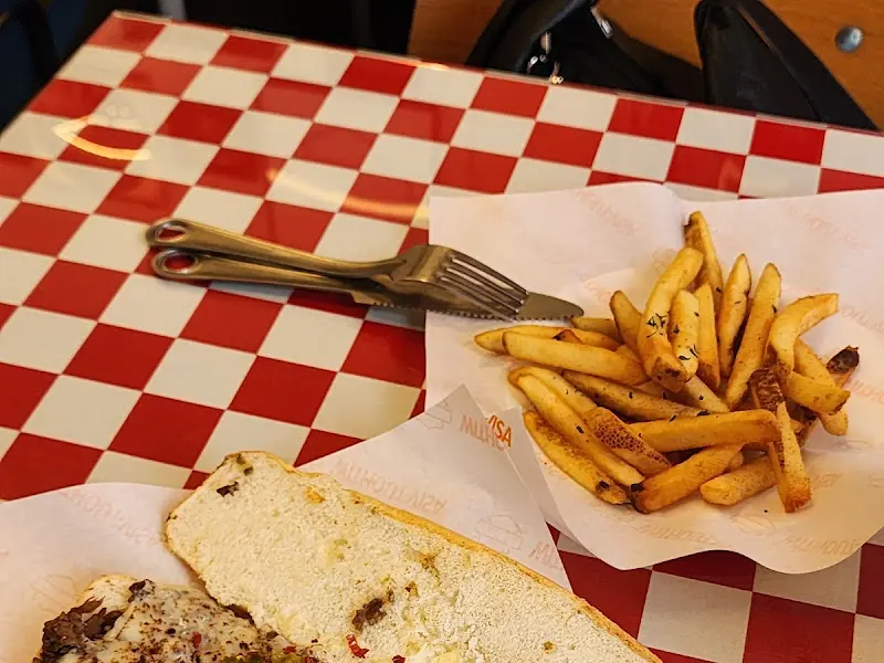 필리치즈스테이크와 프라이즈