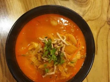 칼칼함에 반하고 푸짐함에 놀란, 화천 굴짬뽕 맛집 탐험기!