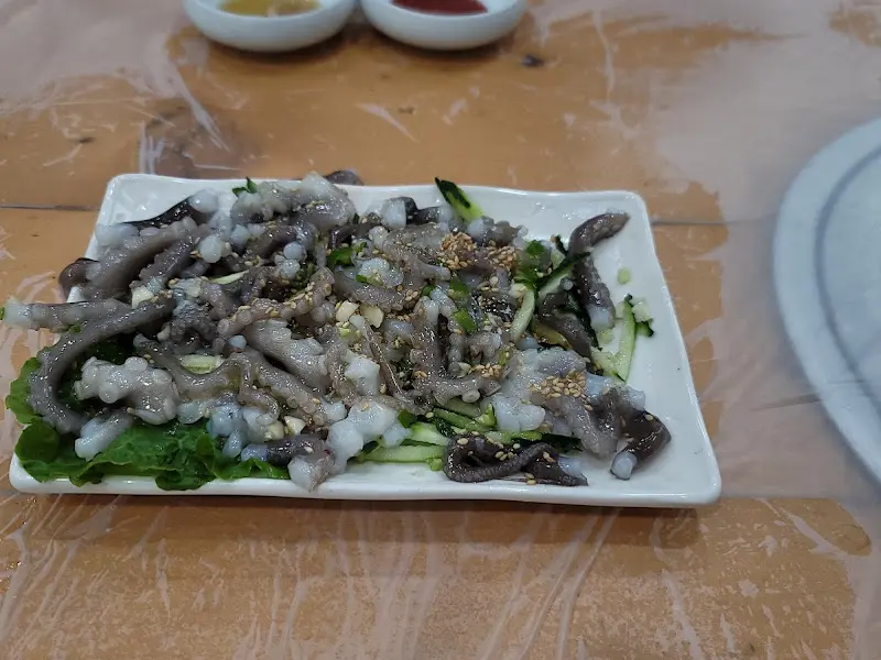 신선함이 살아있는 낙지 탕탕이