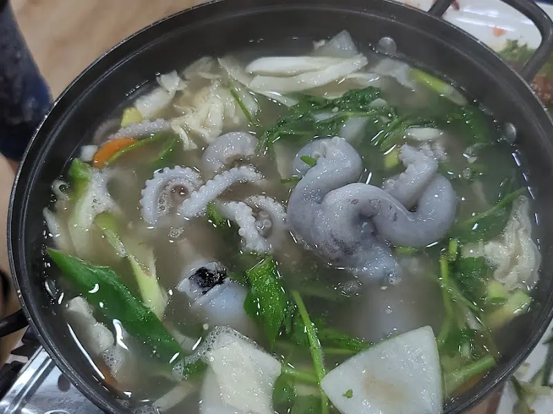 시원하고 깔끔한 낙지 연포탕