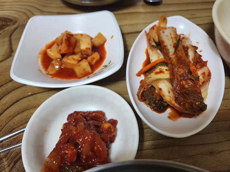 칼국수와 환상적인 궁합을 자랑하는 겉절이