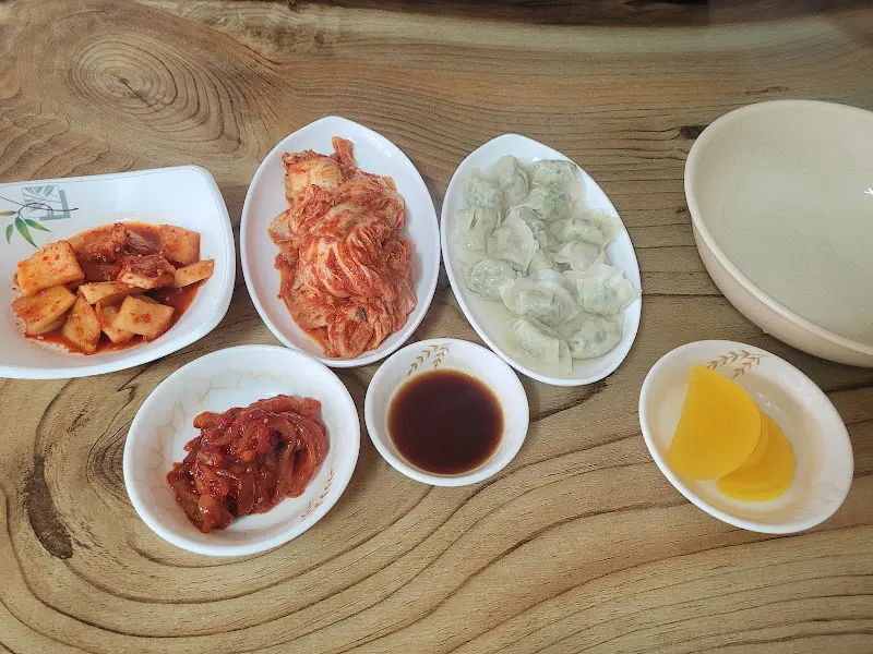 칼국수와 함께 곁들여 먹기 좋은 반찬들