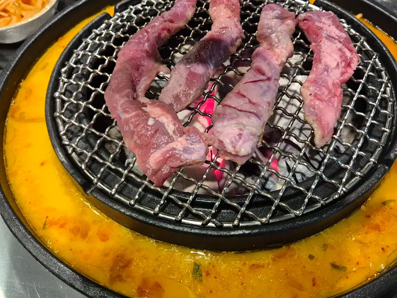 소고기 굽는 모습