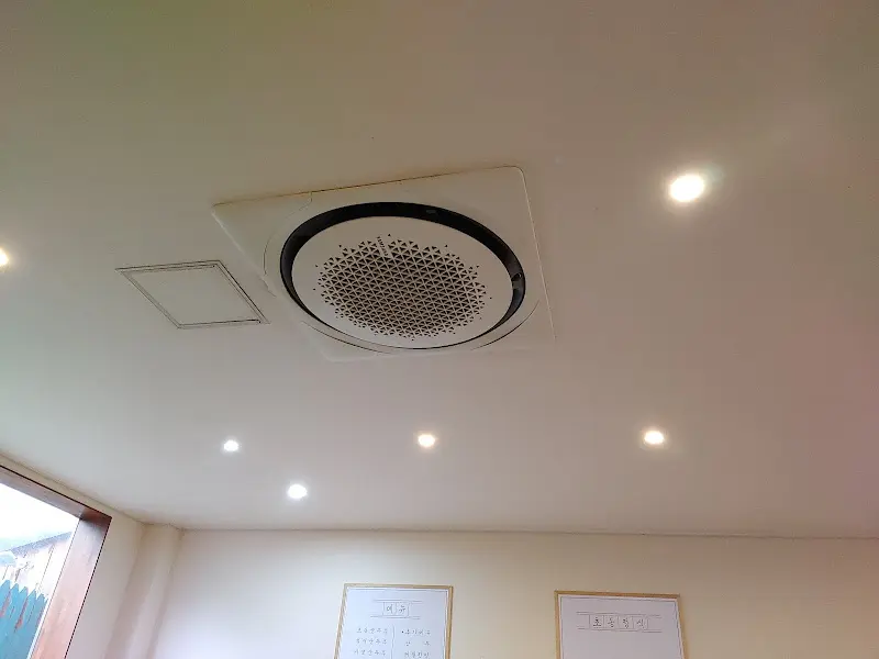 초동순두부 천장