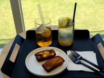 잔잔한 용산저수지 뷰, 핑크뮬리 정원이 있는 음성 힐링 맛집 카페 란