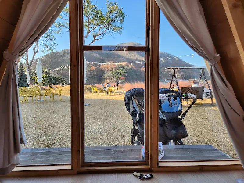 케빈 하우스 내부에서 바라본 풍경