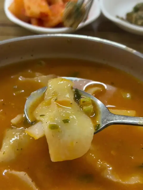 수제비 한 입 하실래요?