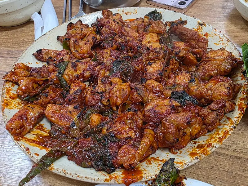 윤기가 흐르는 막창양념구이