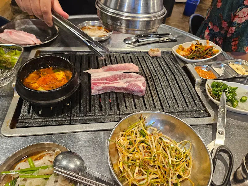 불판 위의 고기들