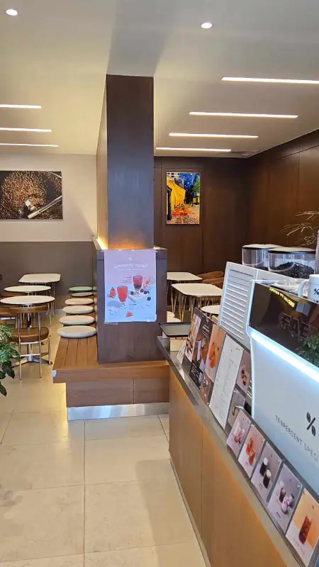 텐퍼센트 커피 내부 전경