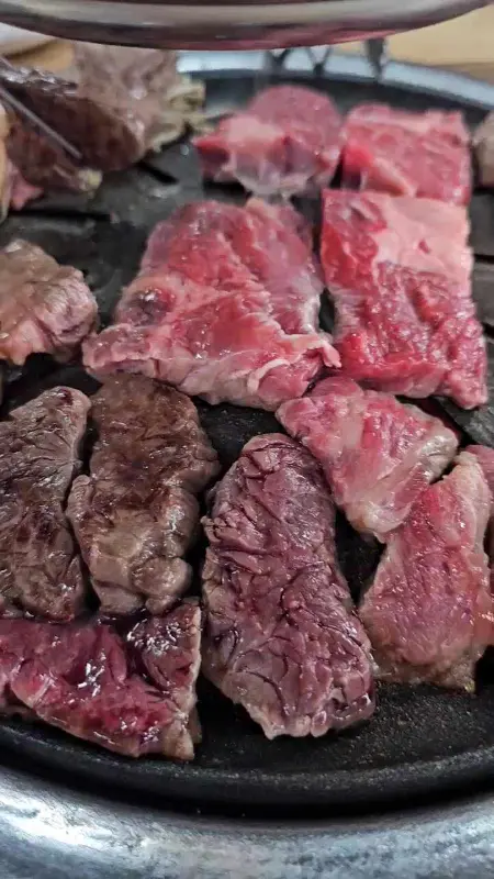 불판 위의 고기