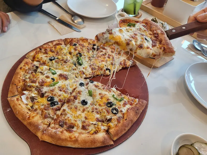 피자 치즈 늘어나는 모습