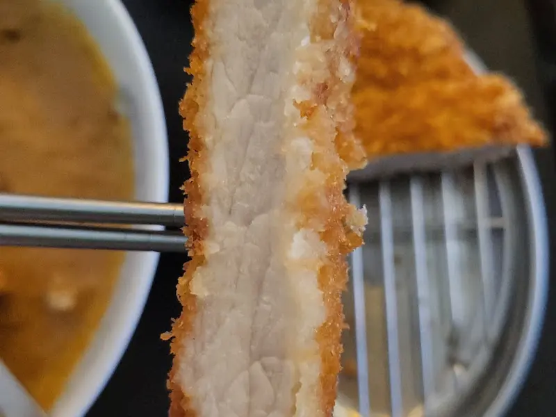 두툼한 돈까스 단면
