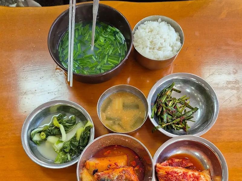 또 다른 각도에서 찍은 상차림