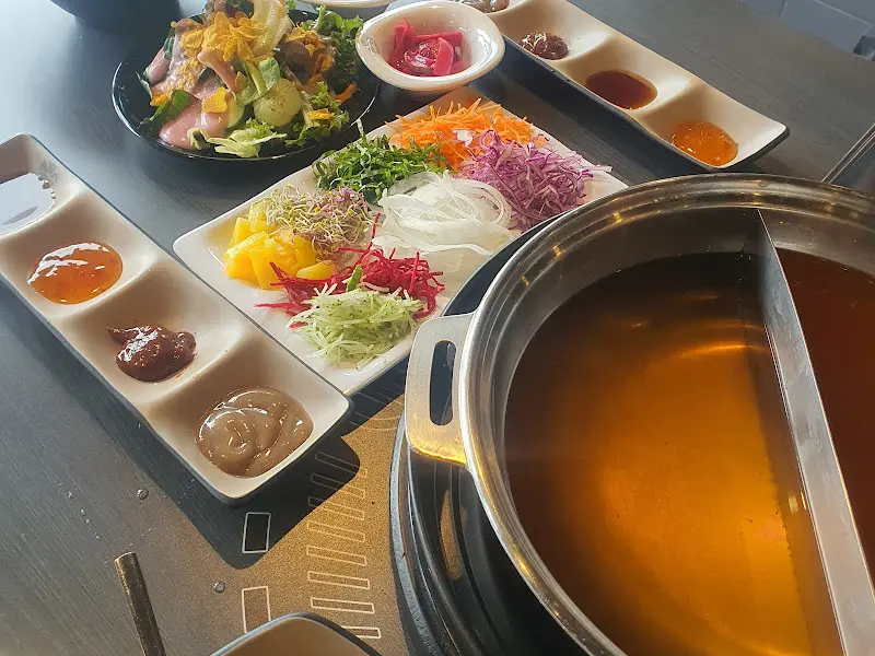 깔끔하게 정돈된 샐러드바