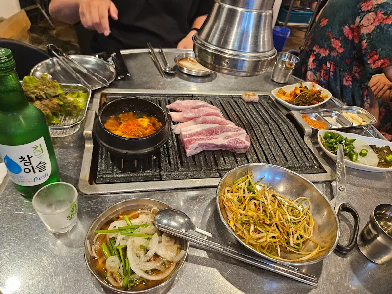 불판 위의 삼겹살