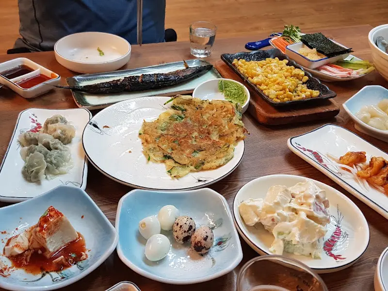 푸짐한 스끼다시 한 상 차림