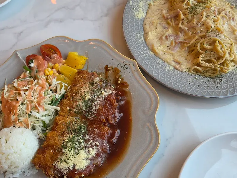 돈까스와 크림파스타