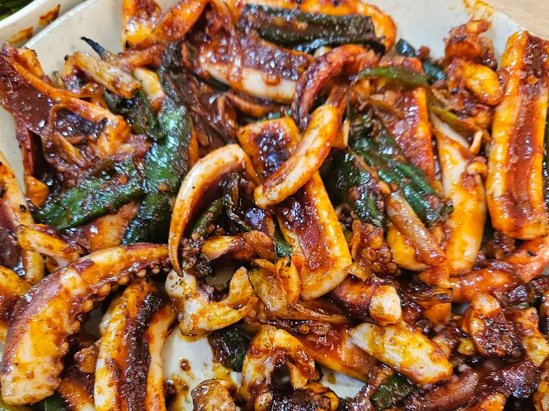 깻잎에 싸 먹는 오징어볶음