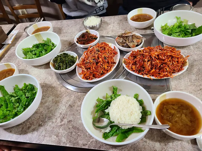 밴댕이회덮밥 한상차림