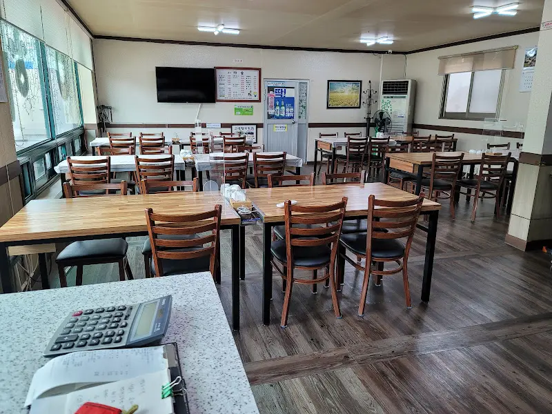 THE HAONG 내부 테이블